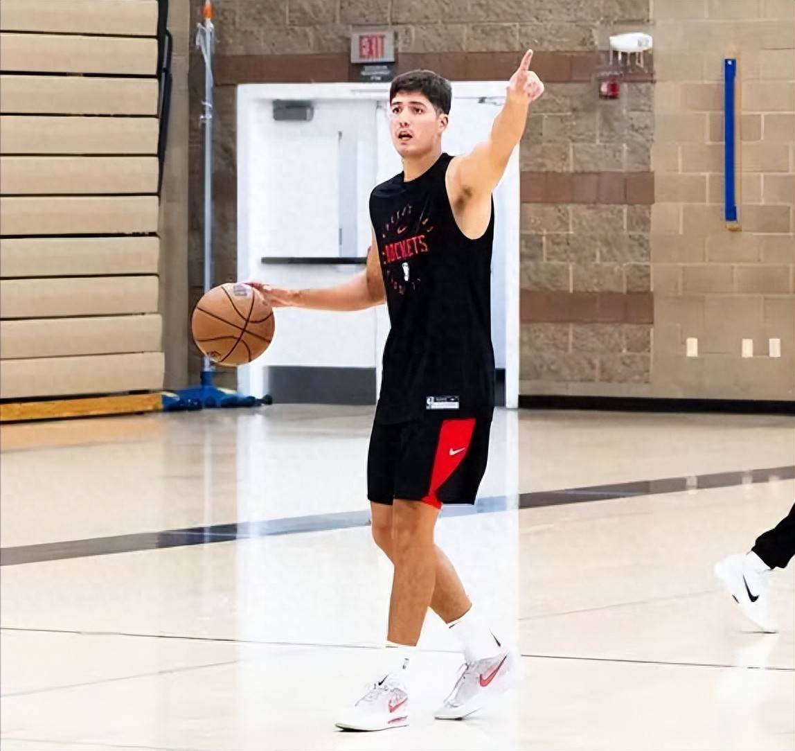 九游体育入口杜兰特在巴黎圣日耳曼比赛中出色防守，重要助攻引发热议！