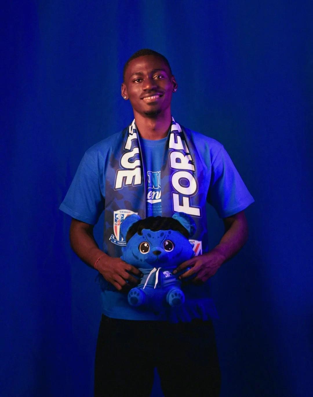 九游体育平台包含赛前斯图加特备战葡超，官宣签约细节曝光，信心回归，临场指挥获称赞的词条